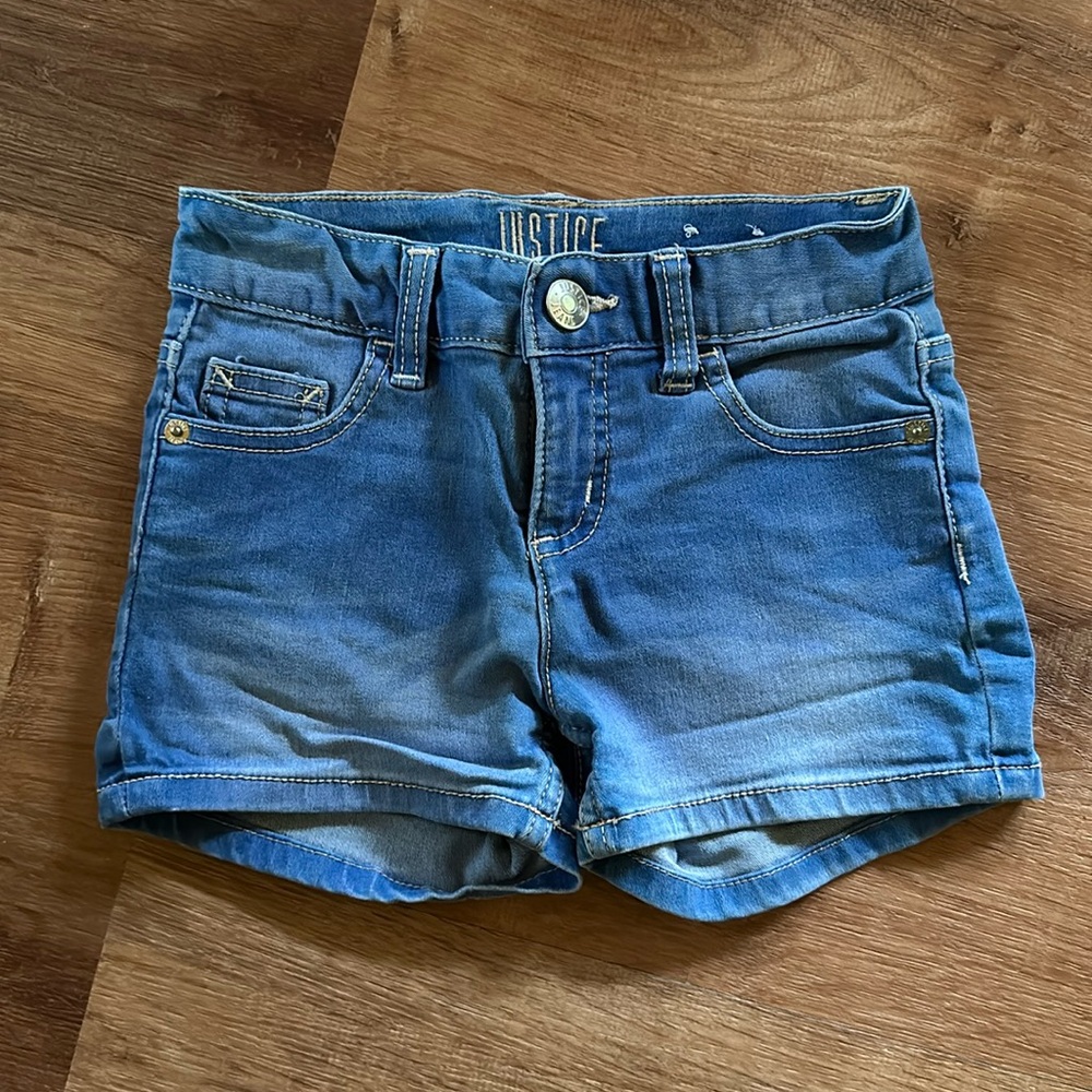 Justice Jean Shorts. Size 10 slim. Worn once. Like new condition.